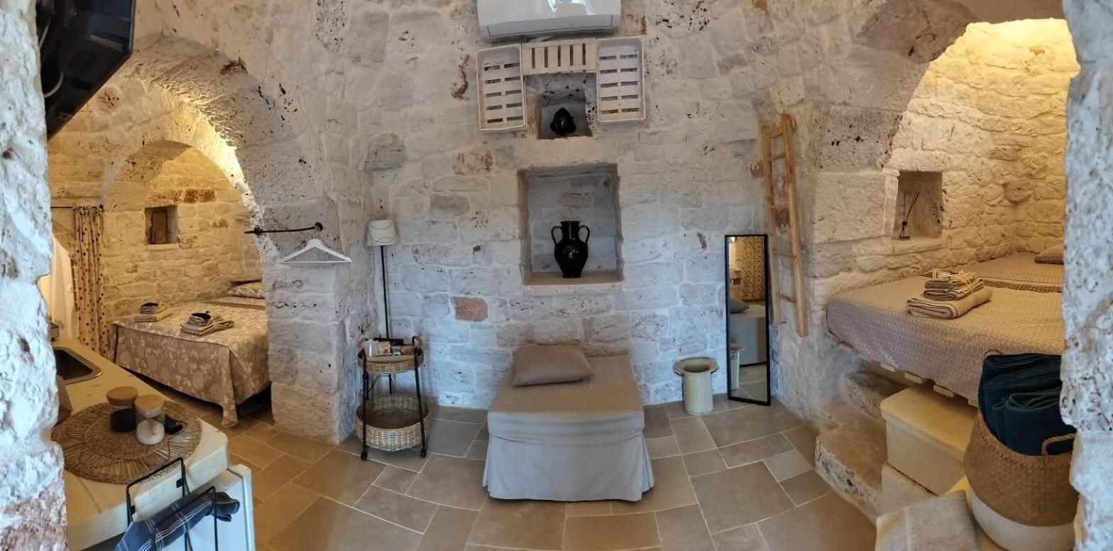 Trullo Del Sol Guest House Ceglie Messapica Exterior photo